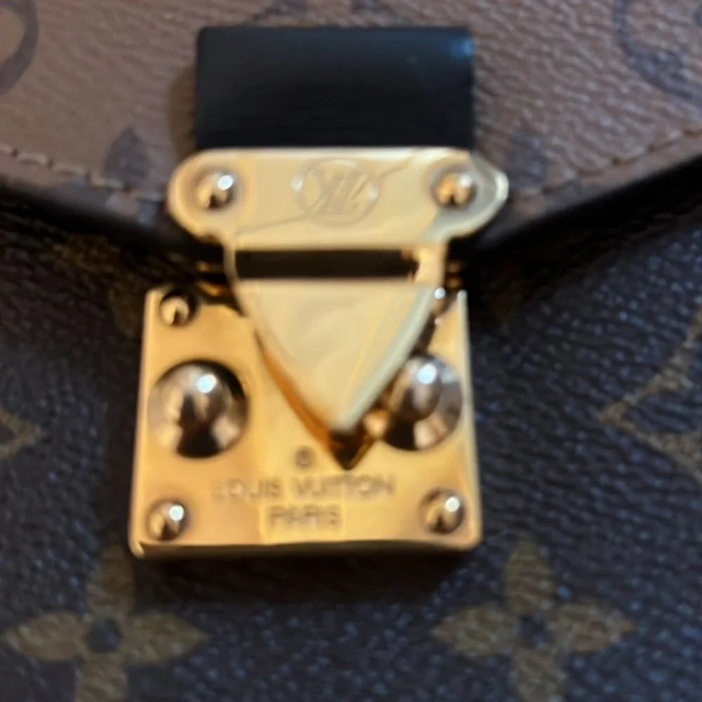 Louis Vuitton AUTHENTIC Reversible Pochette Métis